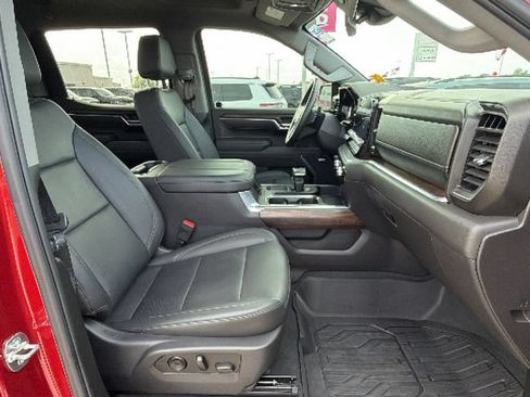 Used 2025 GMC Sierra 1500 SLT RWD image 31