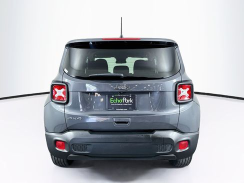 Used 2023 Jeep Renegade Latitude AWD/4WD image 7