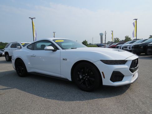 Used 2025 Ford Mustang GT RWD image 10