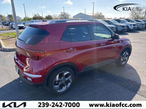 Used 2023 Hyundai Venue Limited image 6