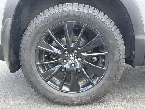Used 2019 Toyota Highlander SE AWD/4WD image 29