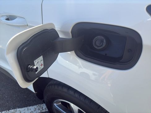 Used 2024 Ford Edge SEL w/ Convenience Package image 4