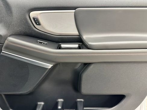 Used 2025 Ford Expedition Active image 13