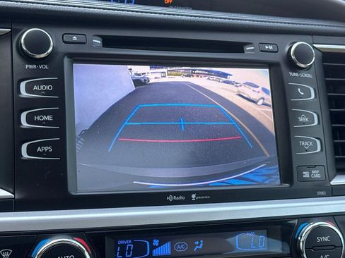 Used 2015 Toyota Highlander XLE image 26