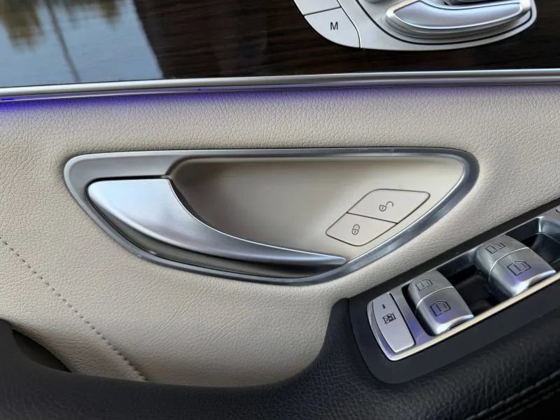 Used 2020 Mercedes-Benz C 300 Sedan image 41