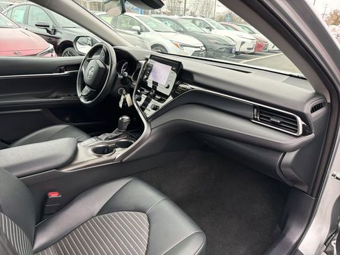 Used 2023 Toyota Camry SE image 10