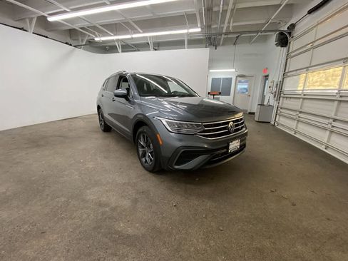 Used 2022 Volkswagen Tiguan SE image 8