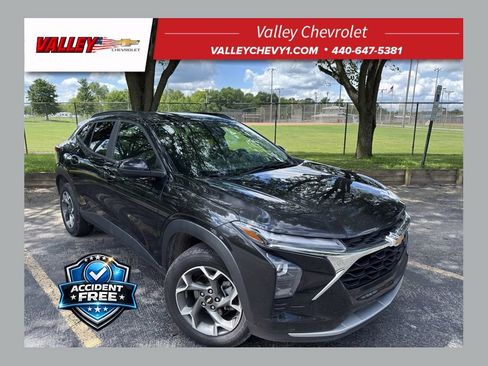 Used 2024 Chevrolet Trax LT w/ LT Convenience Package FWD image 1
