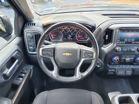 Used 2021 Chevrolet Silverado 1500 LT AWD/4WD image 17