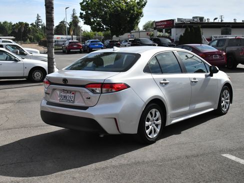 Used 2025 Toyota Corolla LE FWD image 8