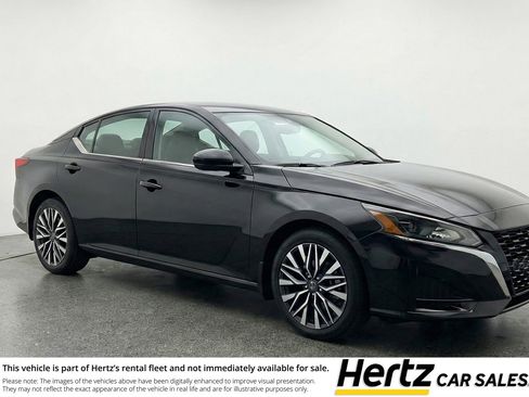 Used 2025 Nissan Altima 2.5 SV image 1