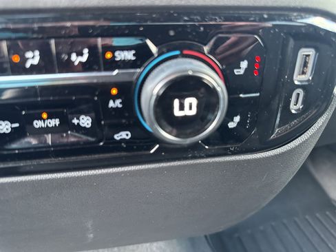 Used 2023 Chevrolet Silverado 1500 LT image 38