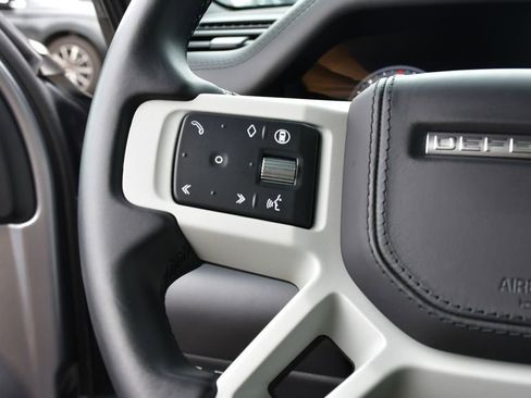 Used 2024 Land Rover Defender 90 X-Dynamic SE image 30