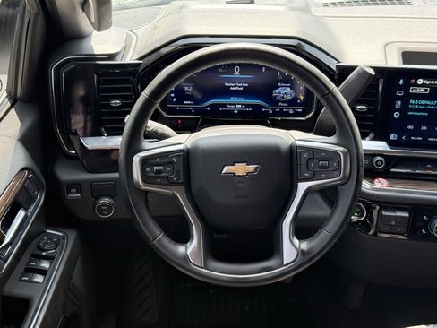 Used 2025 Chevrolet Silverado 1500 LT RWD image 15