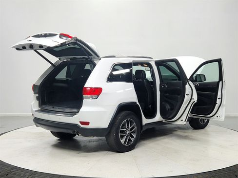 Used 2018 Jeep Grand Cherokee Limited image 15