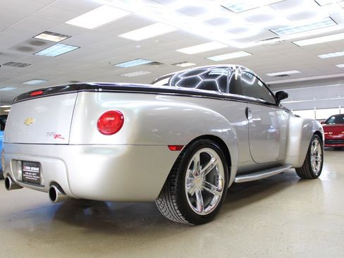 Used 2006 Chevrolet SSR w/ Preferred Equipment Group RWD image 5