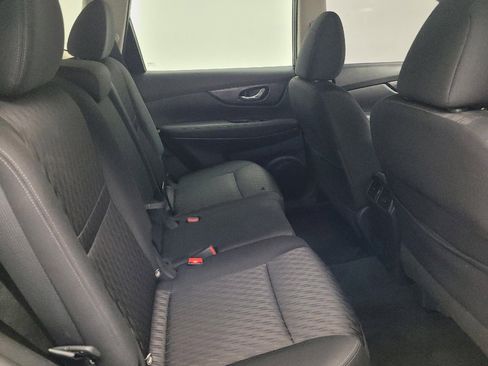 Used 2018 Nissan Rogue S image 19