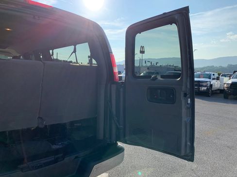 Used 2017 Chevrolet Express 3500 LT w/ LT Preferred Equipment Group RWD image 34
