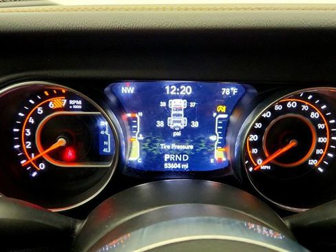 Used 2022 Jeep Wrangler Unlimited Sahara AWD/4WD image 13