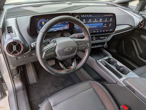 Used 2025 Chevrolet Equinox EV RS image 10