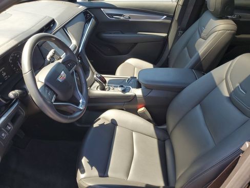 Certified 2025 Cadillac XT6 Luxury AWD/4WD image 5