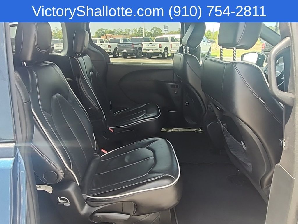 Used 2025 Chrysler Pacifica Limited FWD image 40