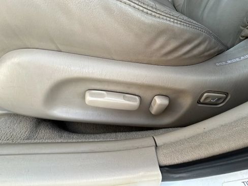 Used 2002 Lexus ES 330 FWD image 12