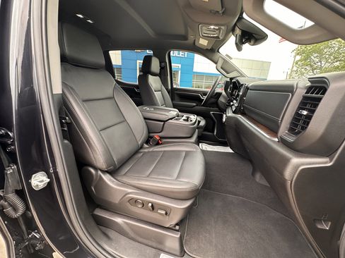 Used 2025 GMC Sierra 1500 SLT image 44