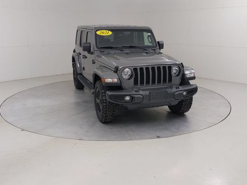 Used 2021 Jeep Wrangler Unlimited Sahara AWD/4WD image 9