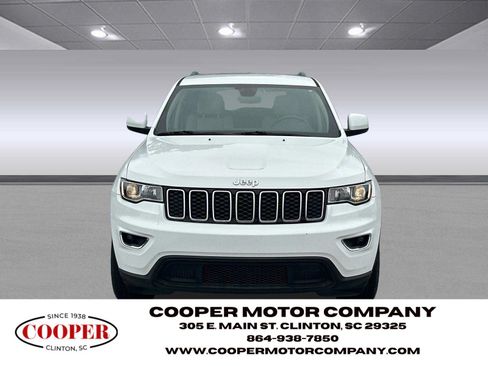 Used 2018 Jeep Grand Cherokee Laredo RWD image 2