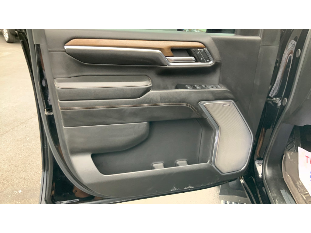 Used 2024 Chevrolet Silverado 3500 High Country w/ High Country Premium Package AWD/4WD image 10