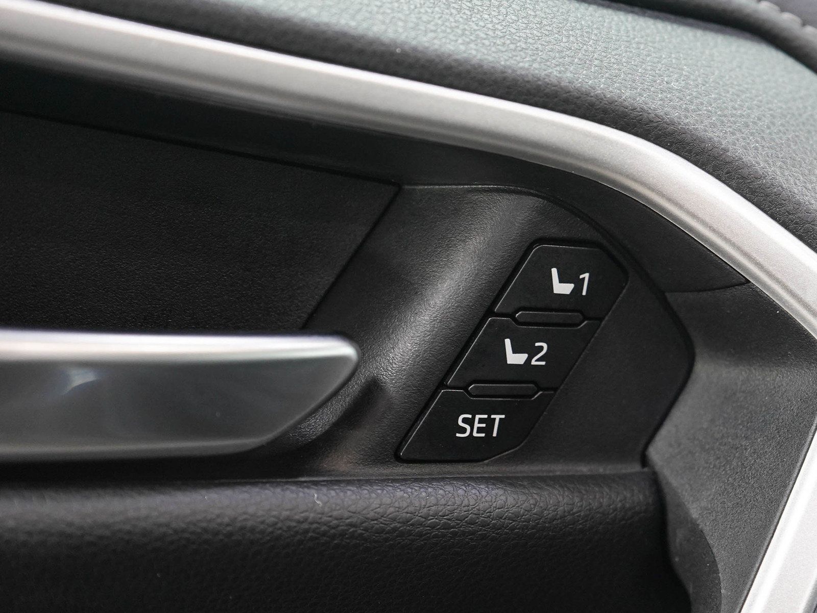 Used 2021 Toyota RAV4 Limited w/ Limited Grade Weather Package AWD/4WD image 22