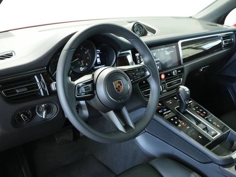 New 2026 Porsche Macan image 4