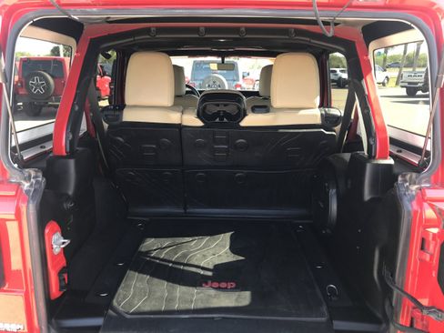 Used 2018 Jeep Wrangler Unlimited Sahara image 24