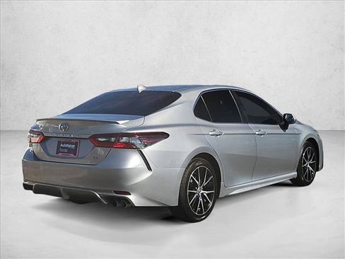Used 2023 Toyota Camry SE FWD image 5