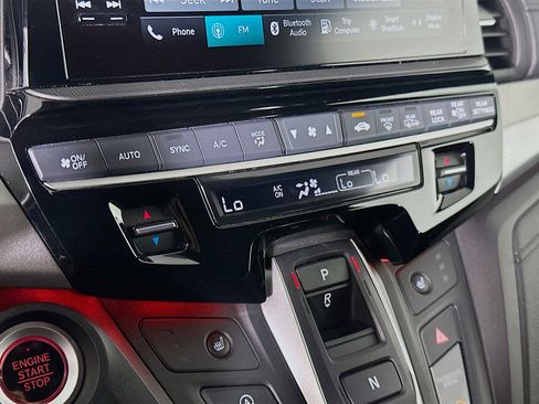 Used 2025 Honda Odyssey Sport-L image 22