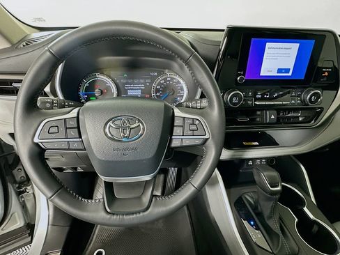 Certified 2024 Toyota Highlander XLE image 11
