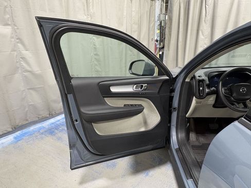 Used 2020 Volvo XC40 T5 Momentum AWD/4WD image 25