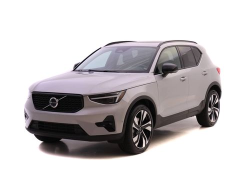 Certified 2025 Volvo XC40 B5 Plus w/ Protection Package Premier image 1