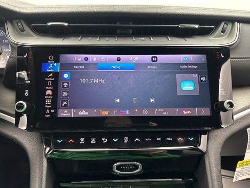 New 2026 Jeep Grand Cherokee Altitude AWD/4WD image 32