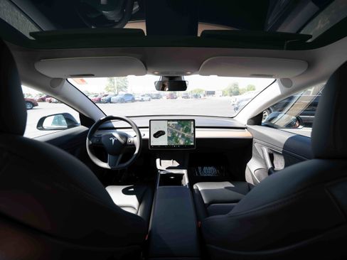 Used 2021 Tesla Model 3 Standard Range Plus RWD image 16