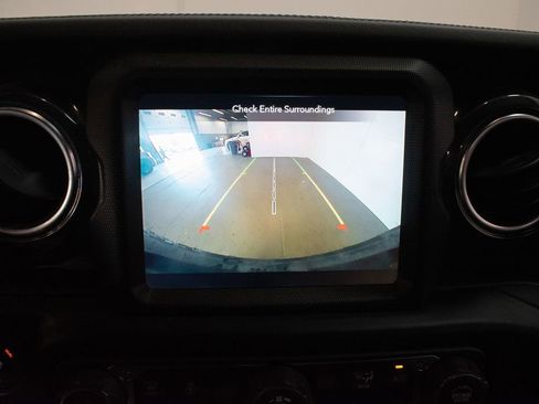 Used 2022 Jeep Wrangler Unlimited Sahara AWD/4WD image 16