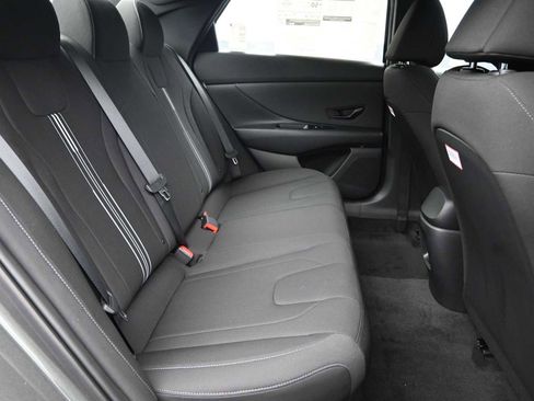 New 2025 Hyundai Elantra SEL image 12