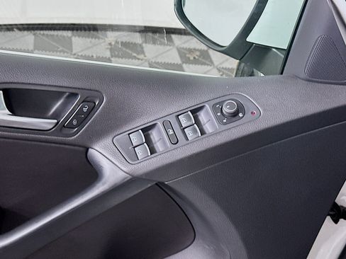Used 2016 Volkswagen Tiguan SE image 15