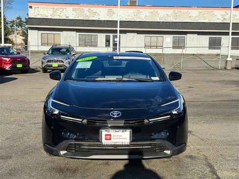 Certified 2025 Toyota Prius LE image 2