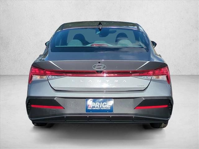 Used 2026 Hyundai Elantra Hybrid FWD image 7