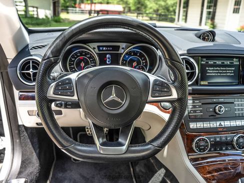 Used 2017 Mercedes-Benz SL 550 image 41