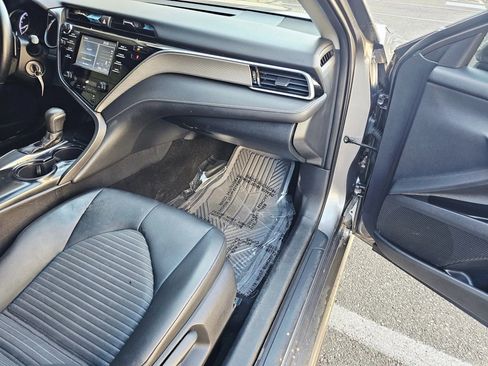 Used 2018 Toyota Camry SE image 11