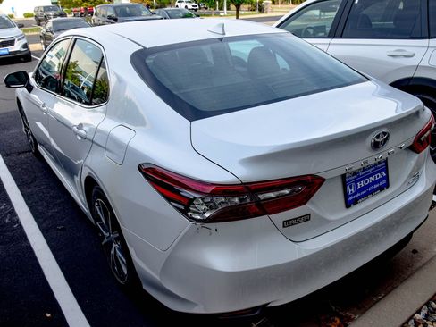 Used 2023 Toyota Camry XLE w/ Cold Weather Package FWD image 18