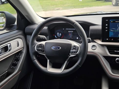 Used 2025 Ford Explorer Active RWD image 14